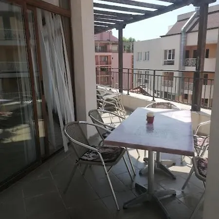 лина съни резиденция три спален Apartment *